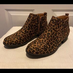 143 Girl animal print booties